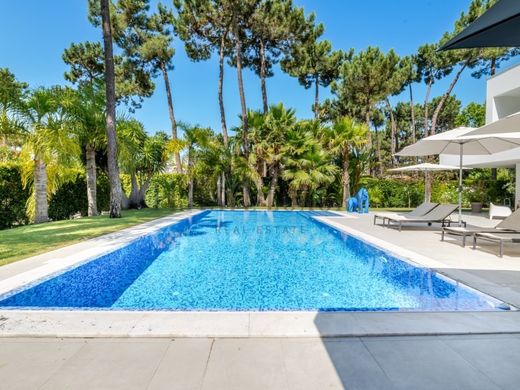 Luxury home in Aroeira, Almada