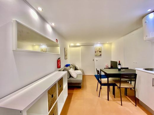 Apartment / Etagenwohnung in Misericórdia, Lisbon