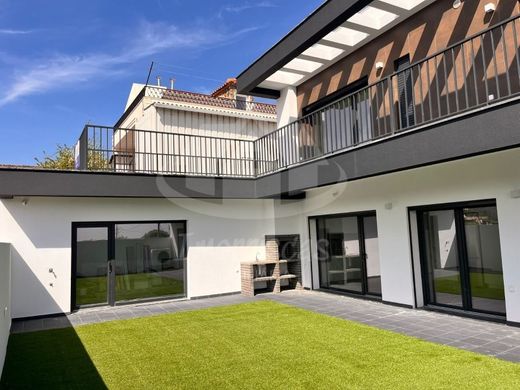 Detached House in Loures, Lisbon