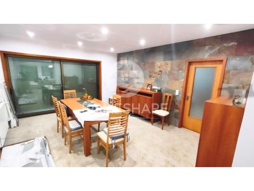 Twee-onder-een-kapwoning in Santa Maria da Feira, Distrito de Aveiro