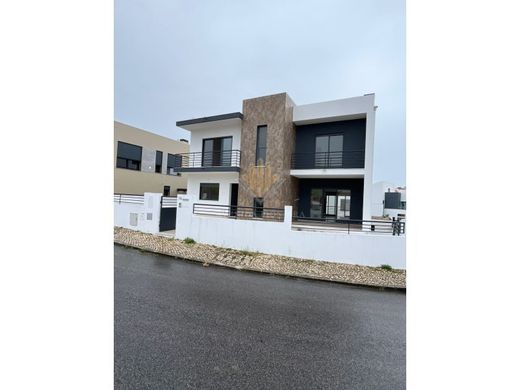 Detached House in Almada, Distrito de Setúbal