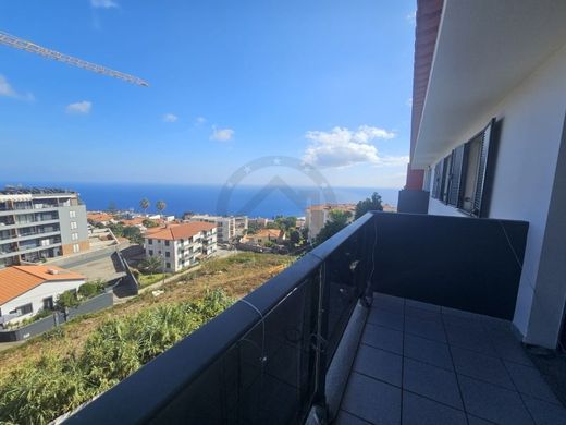 아파트 / Santa Cruz, Madeira