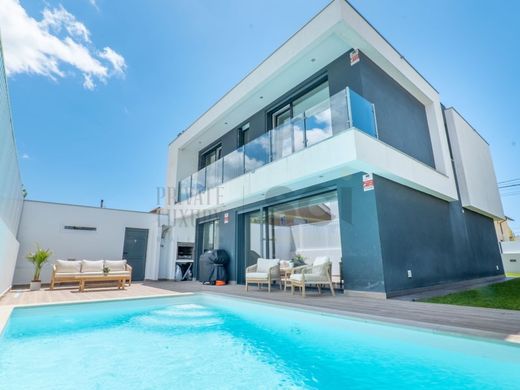 Almada, Distrito de Setúbalの高級住宅