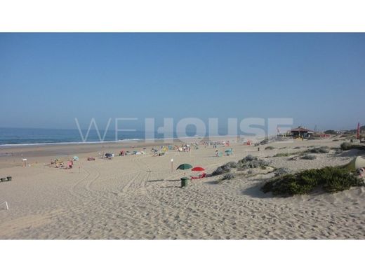 Luxury home in Aroeira, Almada