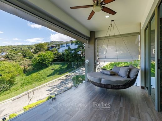 Luxus-Haus in Colón, Mora