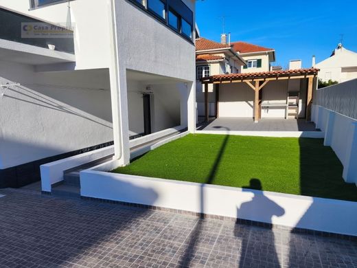 Mehrfamilienhaus in Oeiras, Lissabon