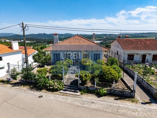 Luxury home in Ferreira do Zêzere, Distrito de Santarém
