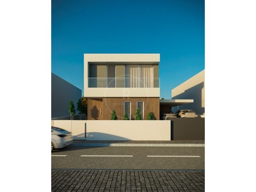 ヴィラ・ノヴァ・デ・ガイア
, Vila Nova de Gaiaの高級住宅