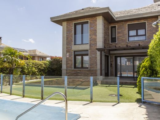 Chalet Pareado en Majadahonda, Provincia de Madrid