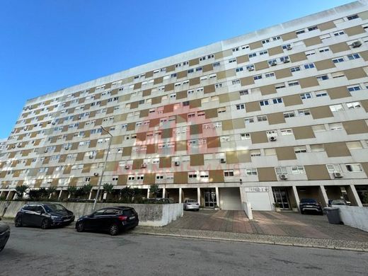 Apartment / Etagenwohnung in Loures, Lissabon