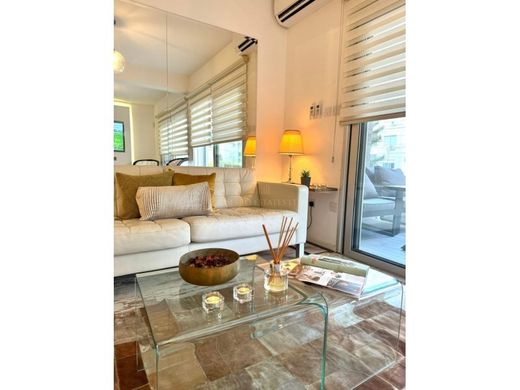 Apartament w Neapoli, Lemesós