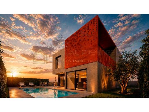 Luxury home in Aroeira, Almada