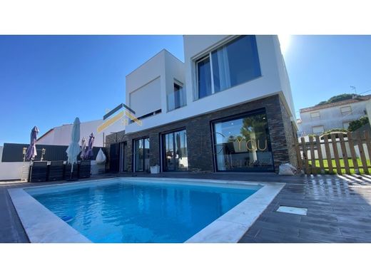 Luxury home in Charneca de Caparica, Almada