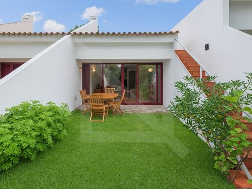 Sol Tróia, Grândolaのマルチファミリーヴィラ