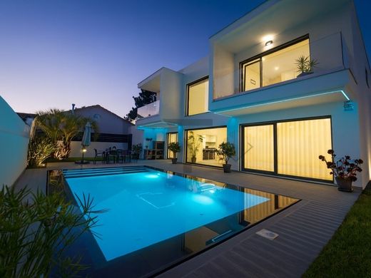 Casa Unifamiliare a Aroeira, Almada