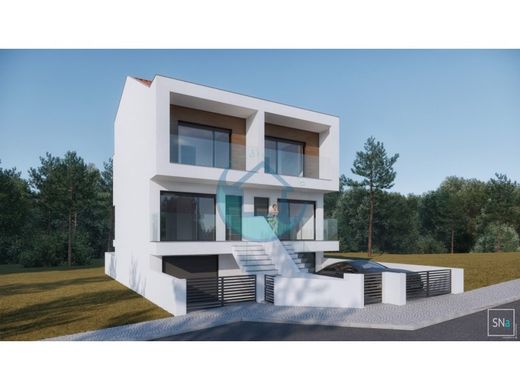 Semidetached House in Seixal, Distrito de Setúbal