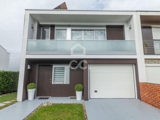 Chalet Pareado en Vila Nova de Famalicão, Braga