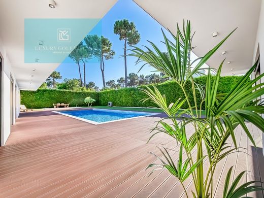 ‏בית חד-משפחתי ב  Aroeira, Almada