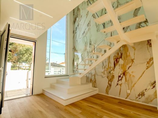 Luxury home in Charneca de Caparica, Almada