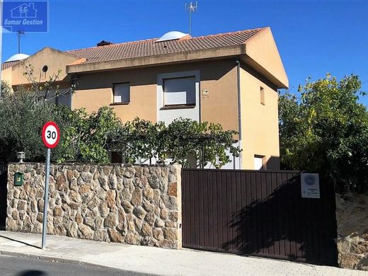 Chalet Pareado en Pozuelo de Alarcón, Provincia de Madrid
