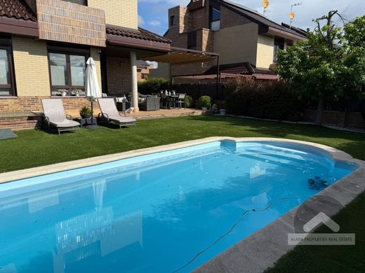 Luxus-Haus in Villanueva de la Cañada, Provinz Madrid