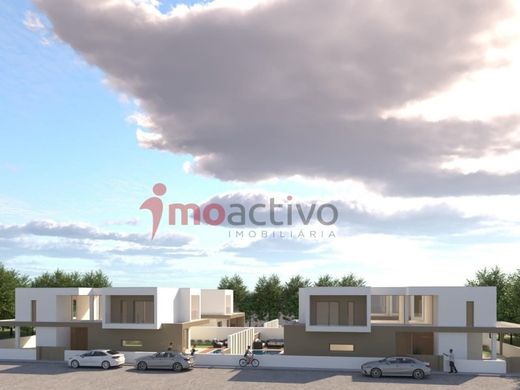 Yarɪ müstakil ev Charneca de Caparica, Almada