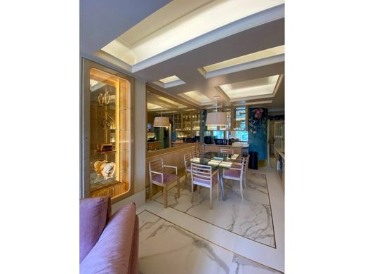 Apartment / Etagenwohnung in Porto, Distrito do Porto