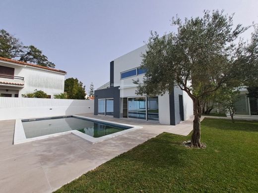 Detached House in Charneca de Caparica, Almada