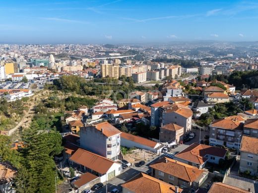 أرض ﻓﻲ فيلا نوا دغايا
, Vila Nova de Gaia