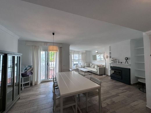 Apartment / Etagenwohnung in Marbella, Málaga