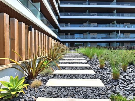 Apartment / Etagenwohnung in Cascais, Lissabon
