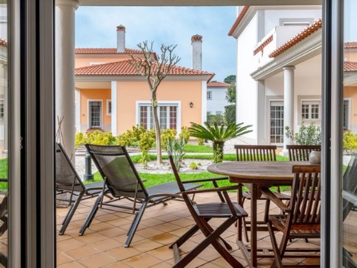 Mehrfamilienhaus in Óbidos, Distrito de Leiria