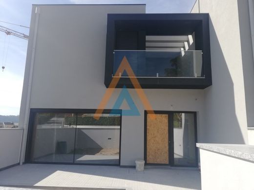 Semidetached House in Santa Maria da Feira, Aveiro