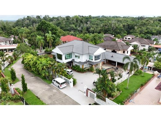 Dom jednorodzinny w Bandar Seri Begawan, Daerah Brunei dan Muara