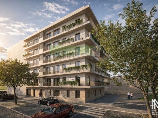 Apartment / Etagenwohnung in Loures, Lissabon