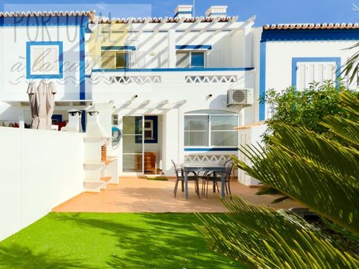 Semidetached House in Lagoa, Distrito de Faro