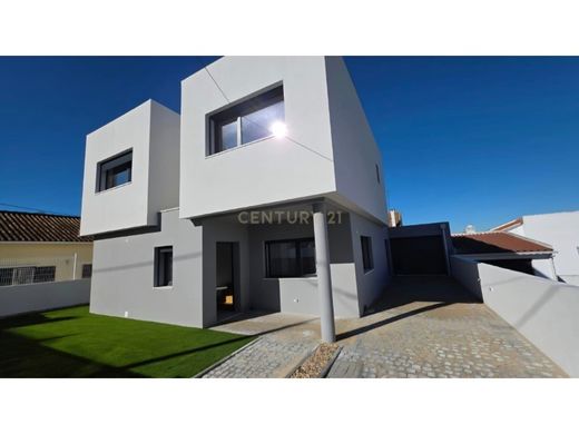 Luksusowy dom w Charneca de Caparica, Almada