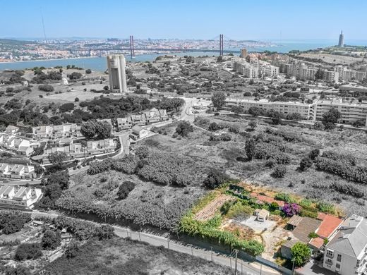 أرض ﻓﻲ Almada, Distrito de Setúbal