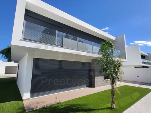 Vrijstaand huis in Entroncamento, Distrito de Santarém