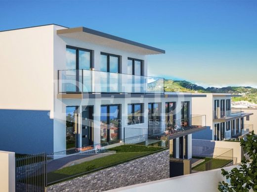 Luxus-Haus in Santa Cruz, Madeira