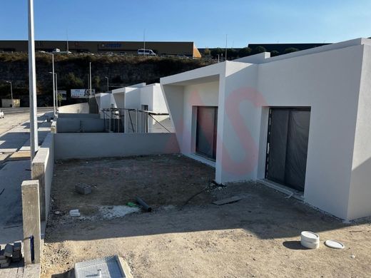 Смежная Вилла, Lousada, Distrito do Porto