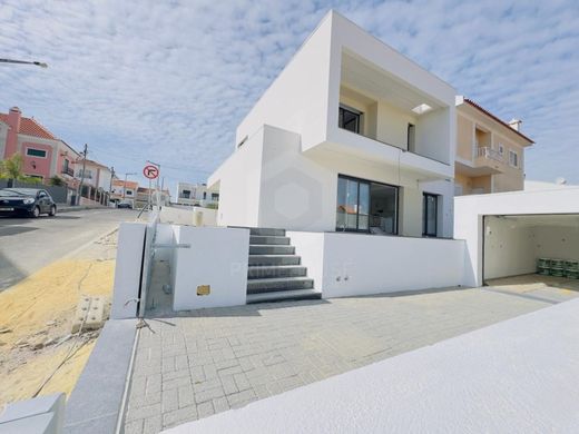 Willa wielorodzinna w Charneca de Caparica, Almada