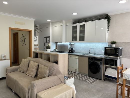 Apartment / Etagenwohnung in Loures, Lissabon