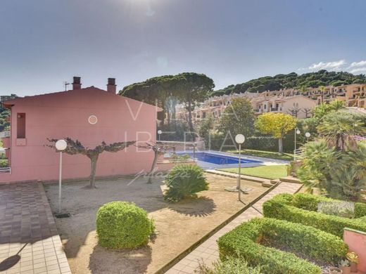 Mehrfamilienhaus in Sant Pol, Provinz Girona