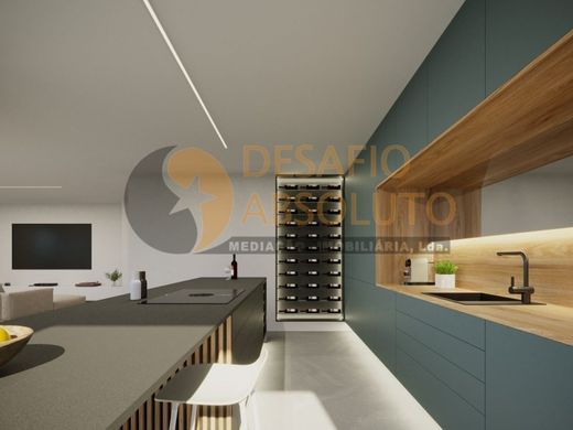 Detached House in Aroeira, Almada