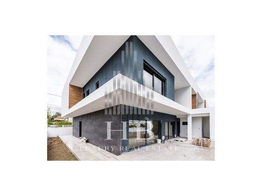 Mehrfamilienhaus in Loures, Lissabon