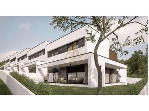 Semidetached House in Vila Nova de Famalicão, Distrito de Braga