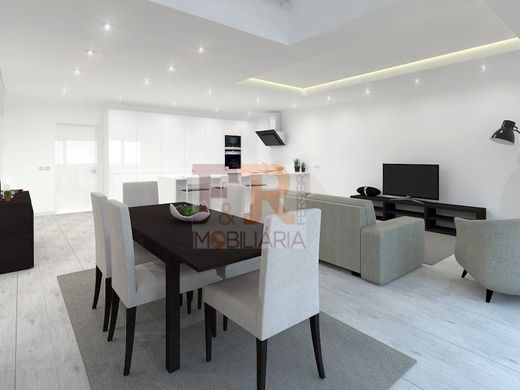 Mehrfamilienhaus in Seixal, Distrito de Setúbal