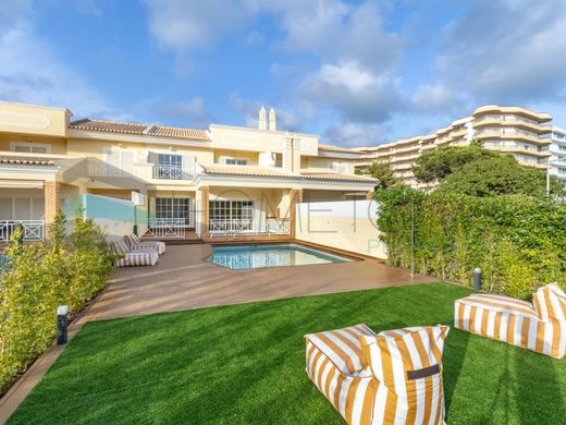 Смежная Вилла, Лола, Loulé