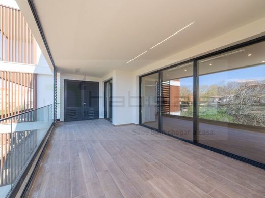 Apartment / Etagenwohnung in Cascais, Lissabon